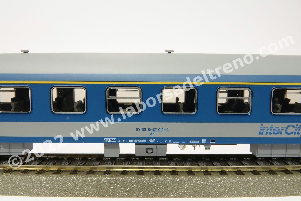 Set Intercity MAV, con una 1a cl. Apee, una 2a cl. Bpee e una ristorante tipo Bautzen, livrea IC, ep. V/VI