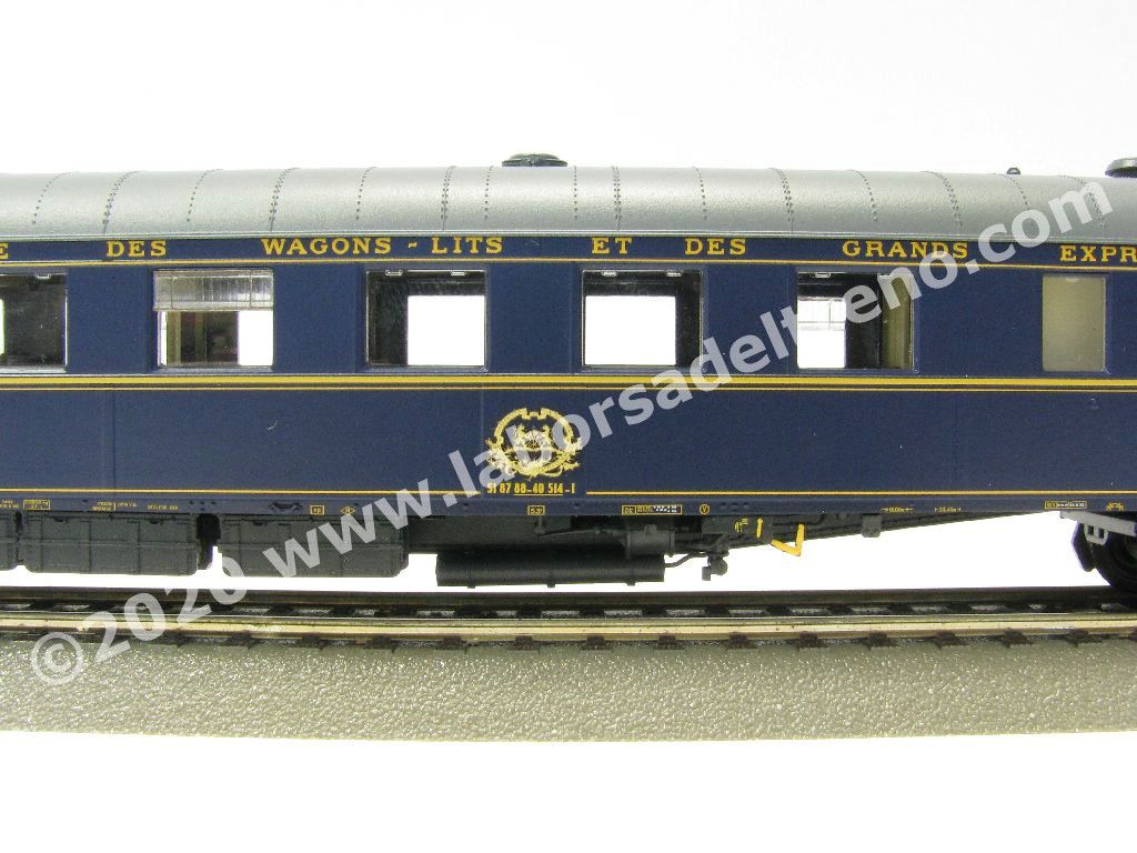 Set 3 'Freccia del Sole' Bruxelles-Riccione SNCB con due cuccette tipo I5 di 2° cl. una blu/azzurra e un verde, una mista 1°/2° cl. Tipo I4, e una carrozza CIWL ristorante, logo RAILTOUR bianca, epoca IV