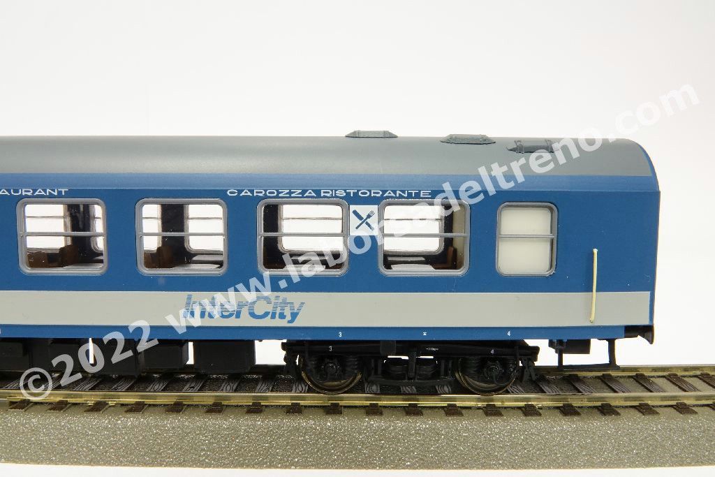 Set Intercity MAV, con una 1a cl. Apee, una 2a cl. Bpee e una ristorante tipo Bautzen, livrea IC, ep. V/VI