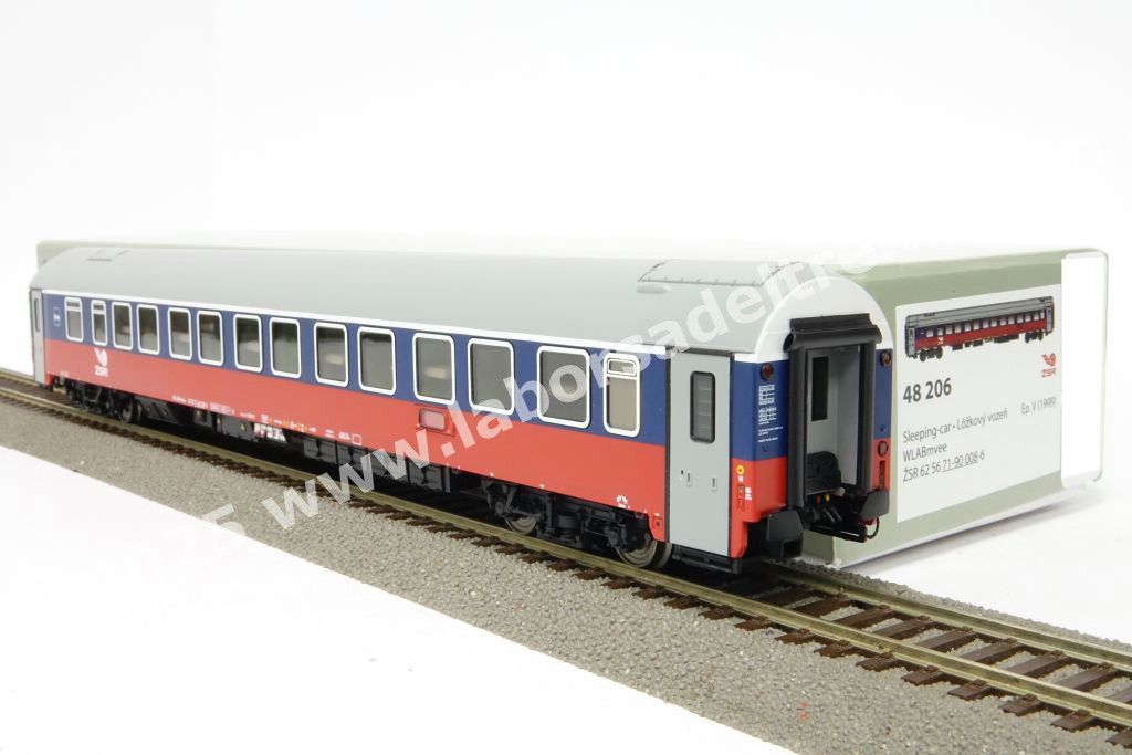 Carrozza letti tipo WABmvee delle Ferrovie Slovacche ZSR , livrea rosso/blu, ep. V