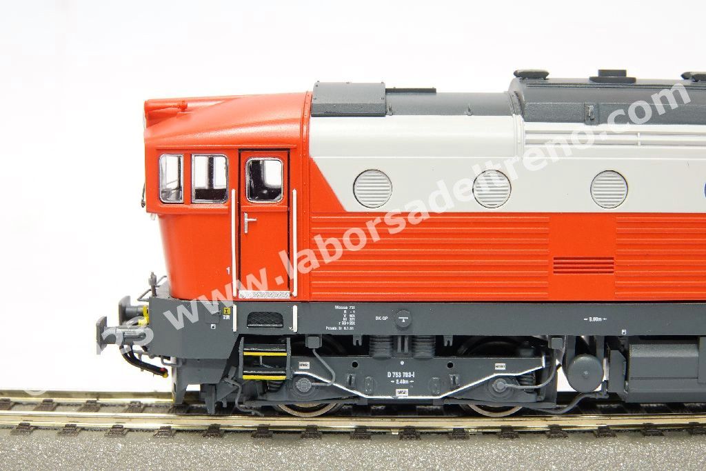 Locomotiva diesel pesante HUPAC D 753, livrea rosso/bianca telaio grigio scuro, epoca VI