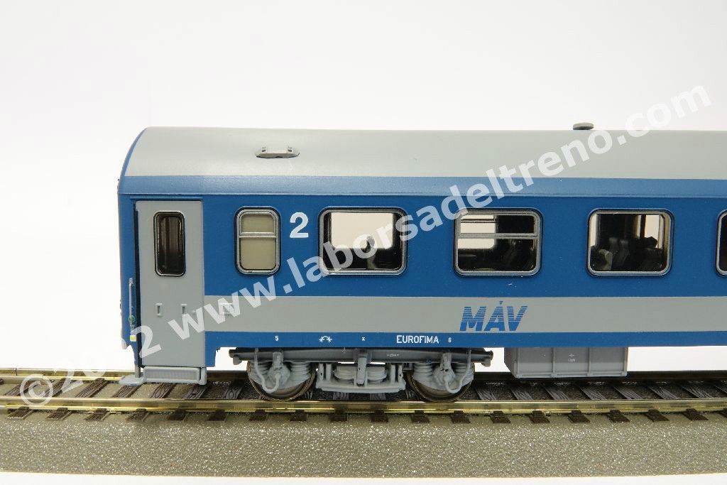 Set Intercity MAV, con una 1a cl. Apee, una 2a cl. Bpee e una ristorante tipo Bautzen, livrea IC, ep. V/VI