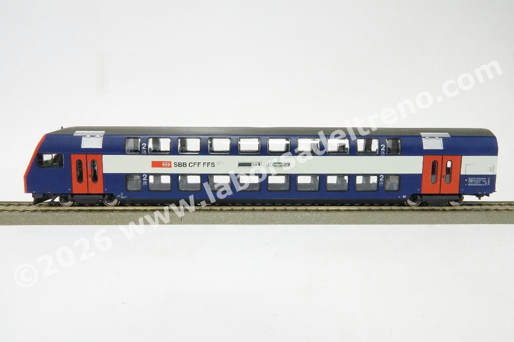 Set tre carrozze a due piani SBB S-Banh Zurich, due di 2° cl. di cui una pilota e una mista 1°/2° cl., livrea blu con porte rosse, epoca VI