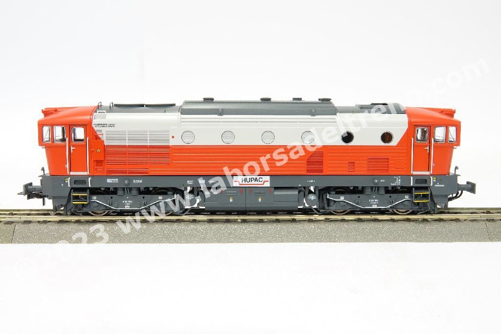 Locomotiva diesel pesante HUPAC D 753, livrea rosso/bianca telaio grigio scuro, epoca VI