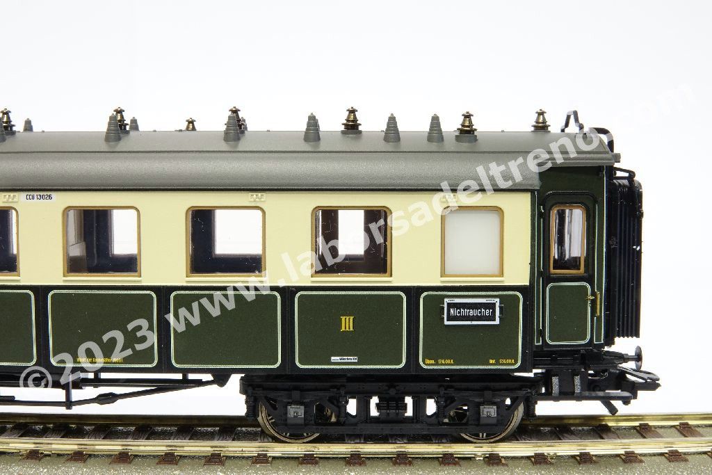 Convoglio 'Bavarian Express' delle K.Bay.Sts.B con vaporiera S 3/6 'Hochhaxige', tre carrozze di 3° cl., una mista di 1°/2° cl. E un bagagliaio in livrea crema/verde, epoca I - MFX Digital Sound