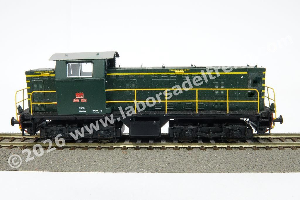 Locomotiva diesel FS D141 1020, livrea verde con filetti gialli, mancorrenti gialli senza battipiede, telaio nero, epoca IV/V - Realizzazione in ottone su base Linea Model - Serie limitata
