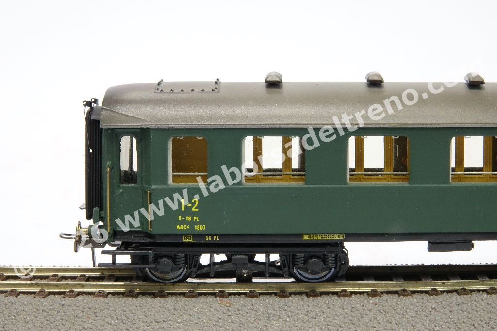 Carrozza a carrelli tipo Stahlwagen di 1a/2a/3a cl. SBB, livrea verde, logo a scudo, ep. III - Ill.ne interna con sistema CA