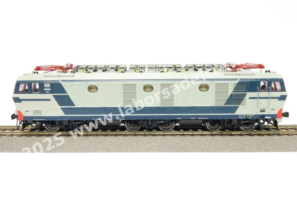 Locomotiva elettrica FS E 632 006 pantografi Faveley, livrea di origine grigio perla/blu orientale, logo TV, ep. IV/V