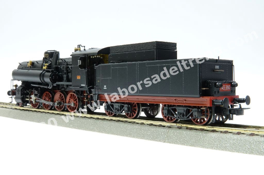 Locomotiva a vapore FS Gr 743 390, fanali elettrici, tender a carrelli, epoca III/IV