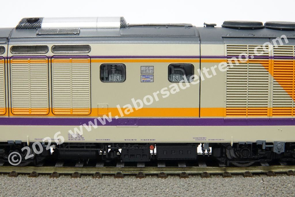 Locomotiva diesel FS D 445 di 3° Serie, livrea MDVC beige con fasce viola/arancio, epoca IV/V - MFX Digital Sound per sistemi AC