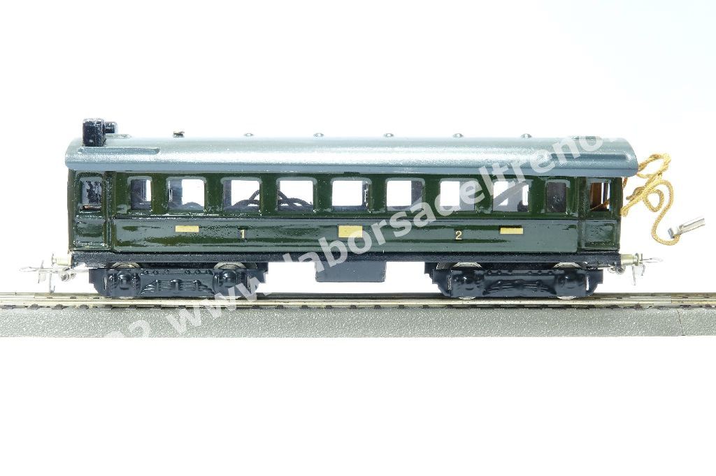Carrozza di 1a/2a classe verde con luci coda e interne, con carrelli in lamierino, produzione 1939/1940