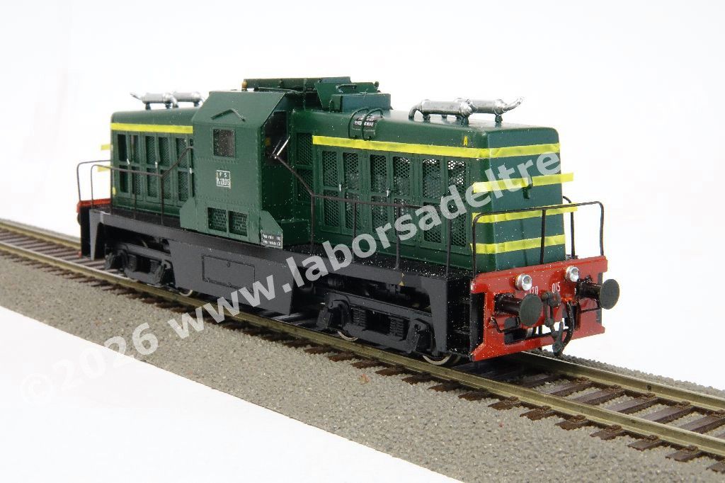 Loco diesel pesante Ne 120 Truman delle FS, livrea verde con fregi gialli, marmitte sugli avancorpi, ep. III - Modello in ottone montato e verniciato