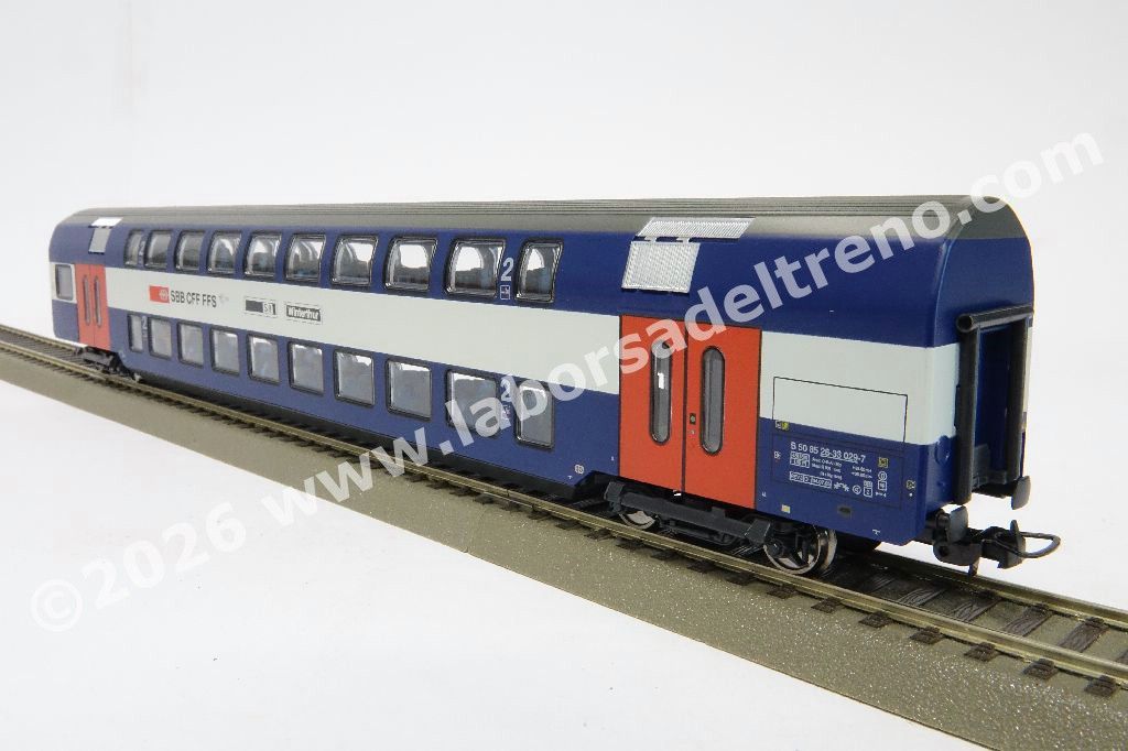 Set tre carrozze a due piani SBB S-Banh Zurich, due di 2° cl. di cui una pilota e una mista 1°/2° cl., livrea blu con porte rosse, epoca VI