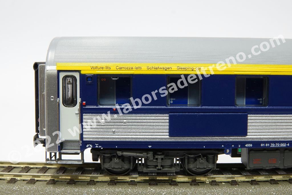 Carrozza letti AB 30 ex tipo P delle OBB, livrea inox/blu, targa blu senza logo TEN, logo OBB, ep. V