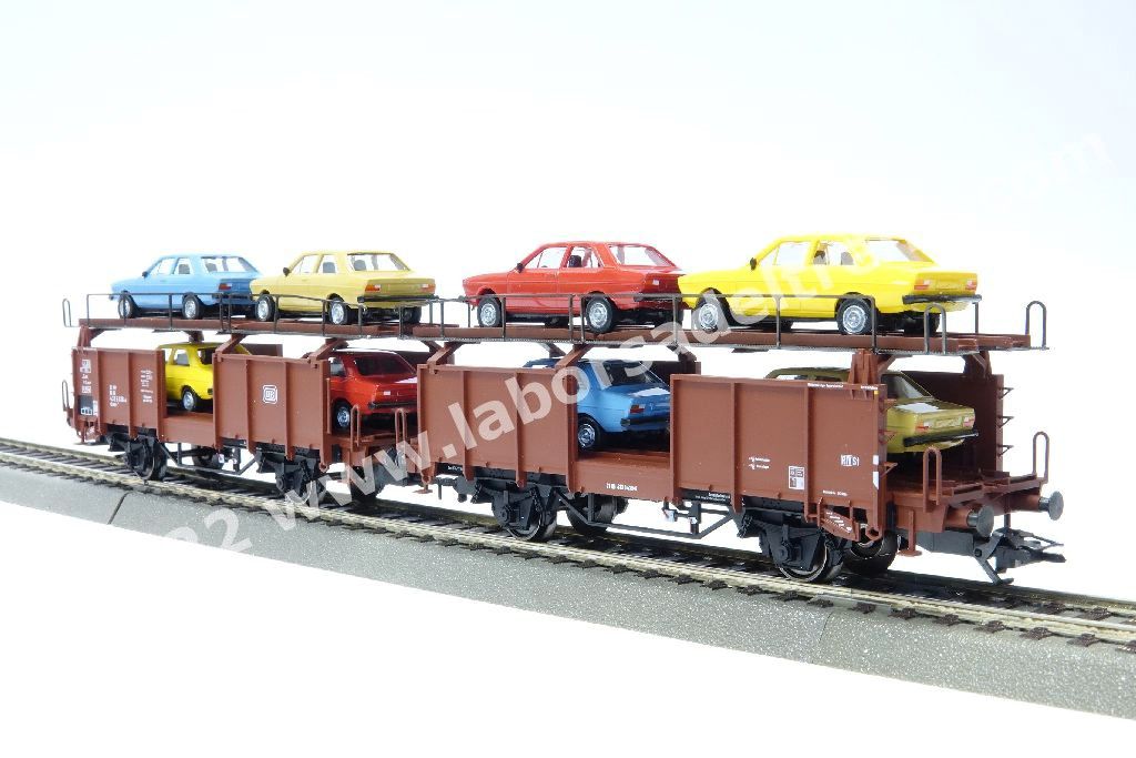 Convoglio merci SBB composto da un carro Eaos, un carro chiuso, un carro refrigerato e uno trasporto auto con carico, epoca IV - Insider Club 2018
