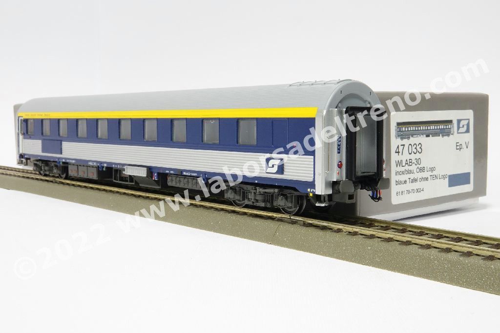 Carrozza letti AB 30 ex tipo P delle OBB, livrea inox/blu, targa blu senza logo TEN, logo OBB, ep. V
