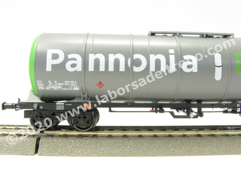 Cisterna a carrelli CZ Wascosa tipo Zacns 98 della ditta 'Pannonia Ethanol', livrea grigia con frontali verdi, epoca VI - Esclusiva per Pi.R.A.T.A.
