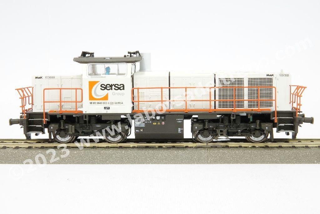 Locomotiva diesel SBB Sersa Am 845 002 (ex AM842) livrea bianca con mancorrenti arancioni, logo Sersa, epoca VI