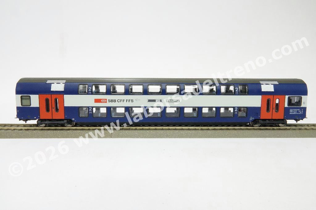 Set tre carrozze a due piani SBB S-Banh Zurich, due di 2° cl. di cui una pilota e una mista 1°/2° cl., livrea blu con porte rosse, epoca VI