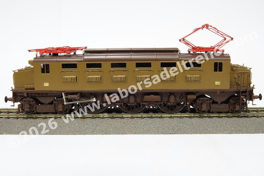 locomotiva elettrica FS, E 326 012, livrea castano/isabella, epoca III