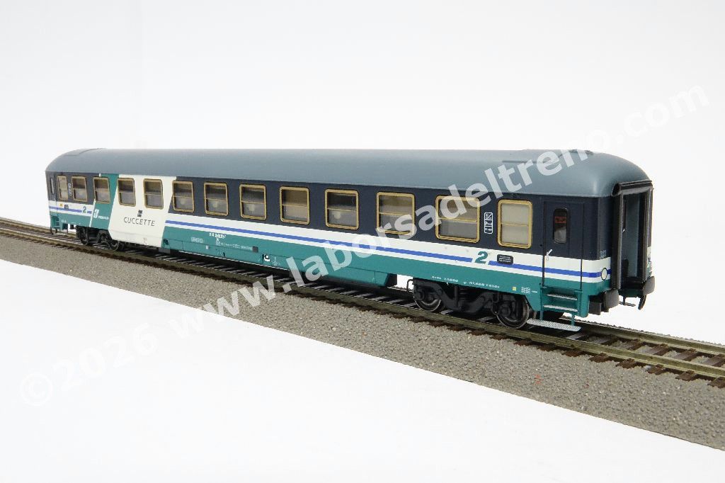 Set 2 'Treno Notturno' FS Trenitalia composto da una cuccetta tipo X 1975 careanta di 2° cl.  e una cuccetta tipo X 1968 senza carenatura di 2° cl., livrea XMPR, logo Trenitalia, ep. V/VI