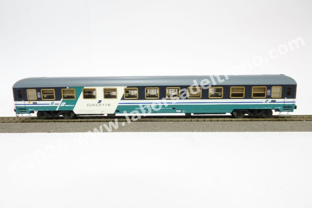 Set 2 'Treno Notturno' FS Trenitalia composto da una cuccetta tipo X 1975 careanta di 2° cl.  e una cuccetta tipo X 1968 senza carenatura di 2° cl., livrea XMPR, logo Trenitalia, ep. V/VI