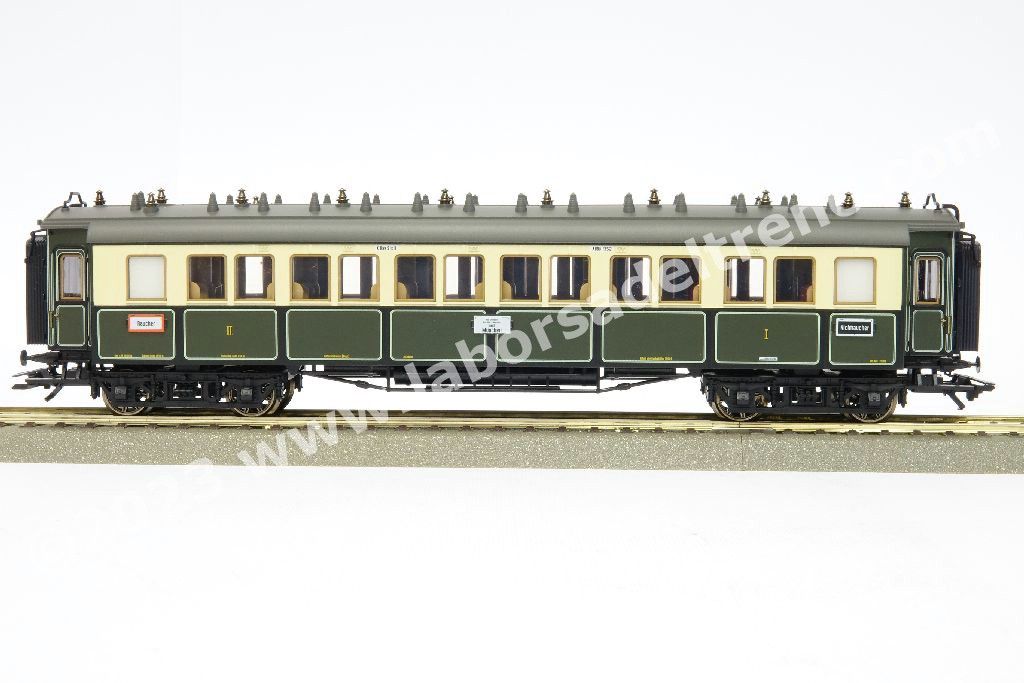 Convoglio 'Bavarian Express' delle K.Bay.Sts.B con vaporiera S 3/6 'Hochhaxige', tre carrozze di 3° cl., una mista di 1°/2° cl. E un bagagliaio in livrea crema/verde, epoca I - MFX Digital Sound