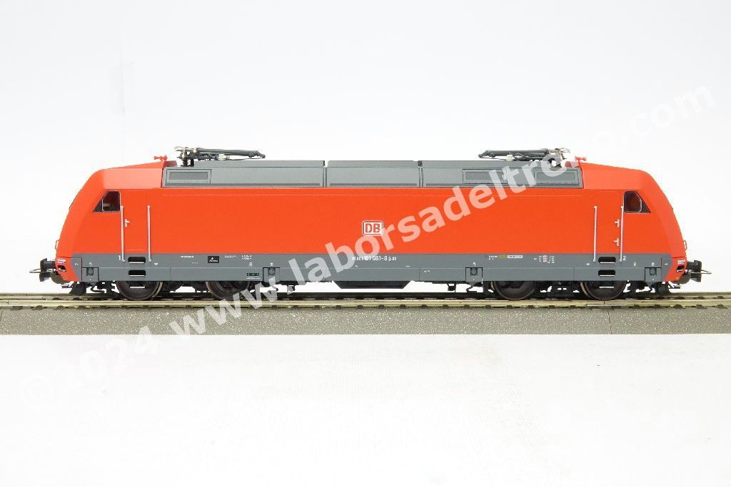 Locomotiva elettrica DB AG Br 101, livrea rosso traffico, logo DB AG, epoca V/VI