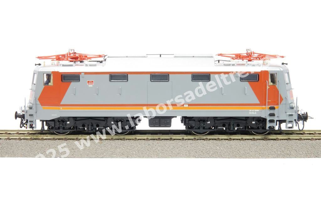Loco elettrica E 424 323 delle FS, livrea navetta MDVE, logo inclinato, ep. V