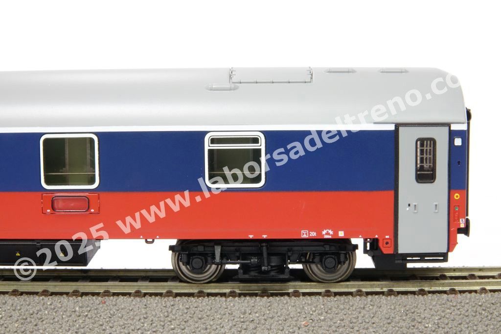 Carrozza letti tipo WABmvee delle Ferrovie Slovacche ZSR , livrea rosso/blu, ep. V