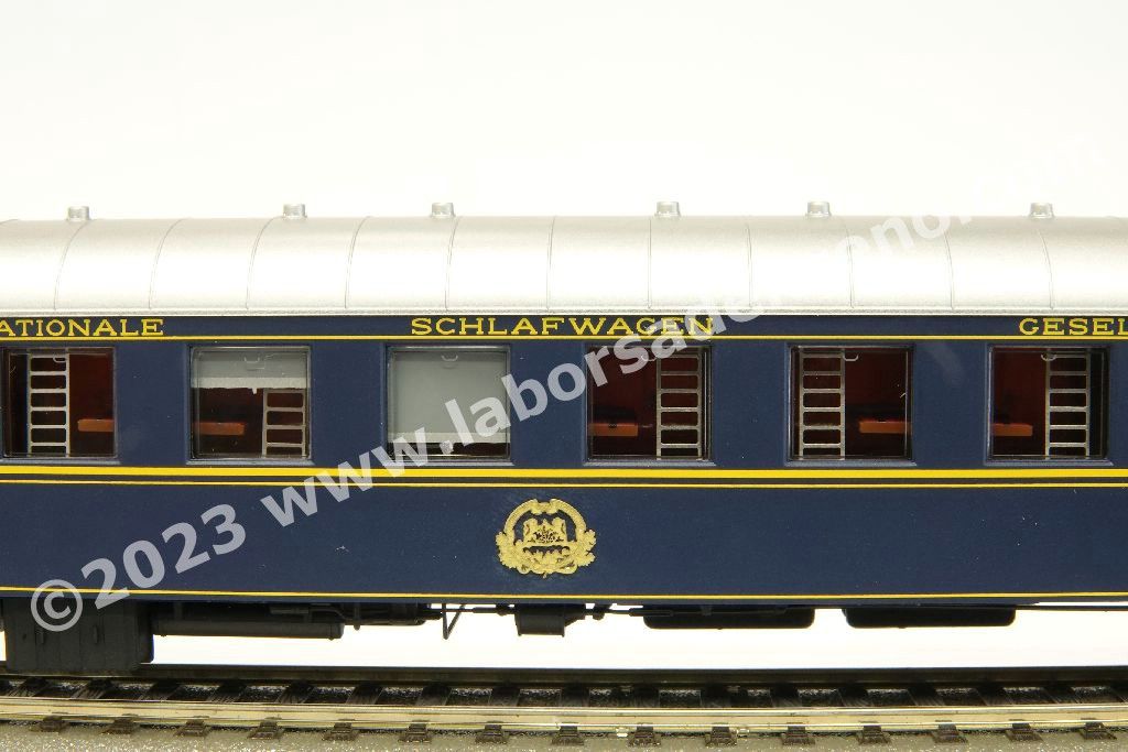 Carrozza letti CIWL tipo Ub, livrea di origine blu con ghirlanda d orata, epoca III