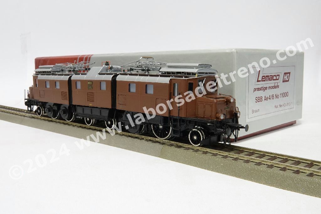 Locomotiva elettrica SBB Ae 4/8 11000, trasmissione Buchli e Tschanz, livrea marrone con telaio nero, epoca II/III