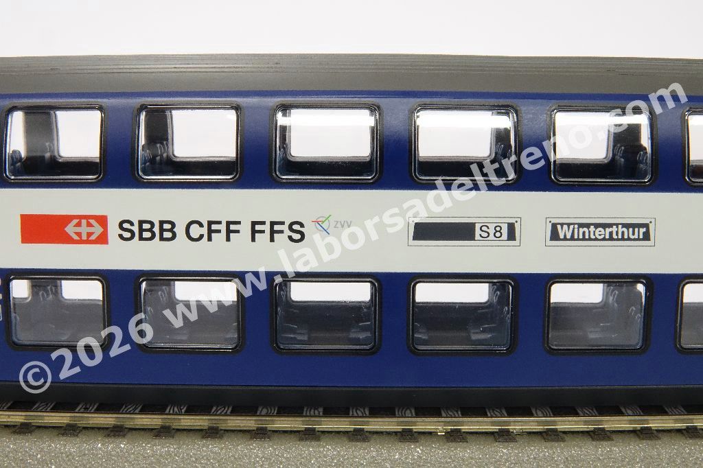 Set tre carrozze a due piani SBB S-Banh Zurich, due di 2° cl. di cui una pilota e una mista 1°/2° cl., livrea blu con porte rosse, epoca VI