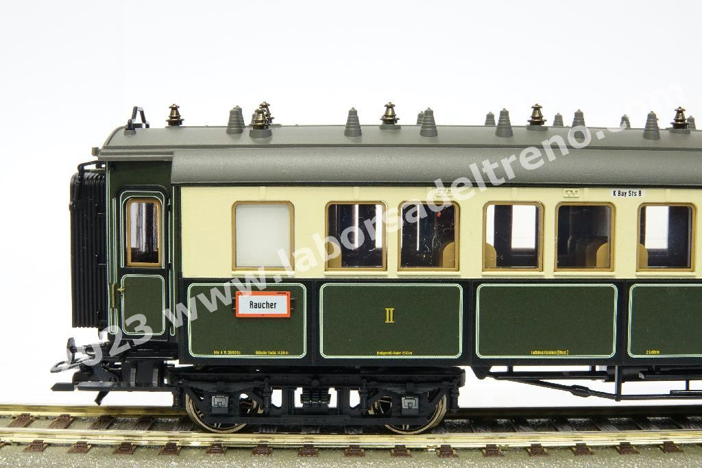 Convoglio 'Bavarian Express' delle K.Bay.Sts.B con vaporiera S 3/6 'Hochhaxige', tre carrozze di 3° cl., una mista di 1°/2° cl. E un bagagliaio in livrea crema/verde, epoca I - MFX Digital Sound