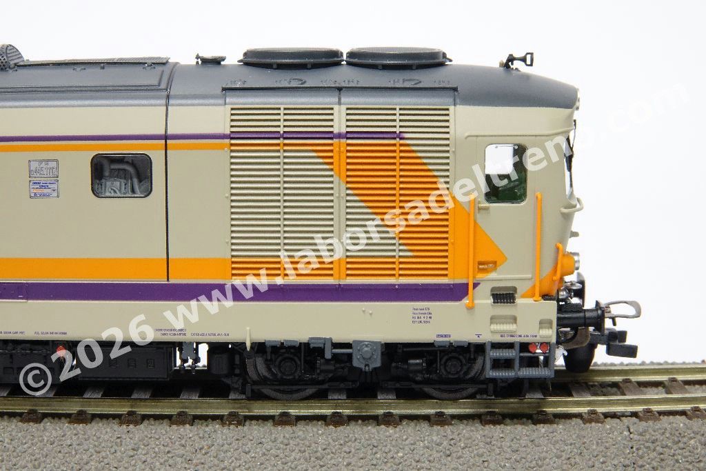 Locomotiva diesel FS D 445 di 3° Serie, livrea MDVC beige con fasce viola/arancio, epoca IV/V - MFX Digital Sound per sistemi AC