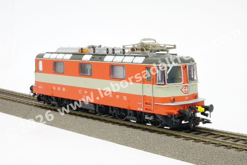 Locomotiva elettrica SBB Re 4/4 II 11141 monopantografo, pancone modificato con aggangio automatico, livrea Swiss Express arancio/crema, epoca IV - MFX Digital Sound