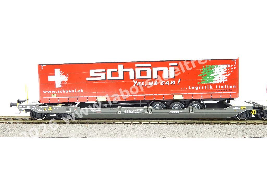 Carro intermodale bi-modulo SBB HUPAC tipo T3000e, telaio grigio scuro, caricato con due semirimorchi 'Schoni', epoca VI