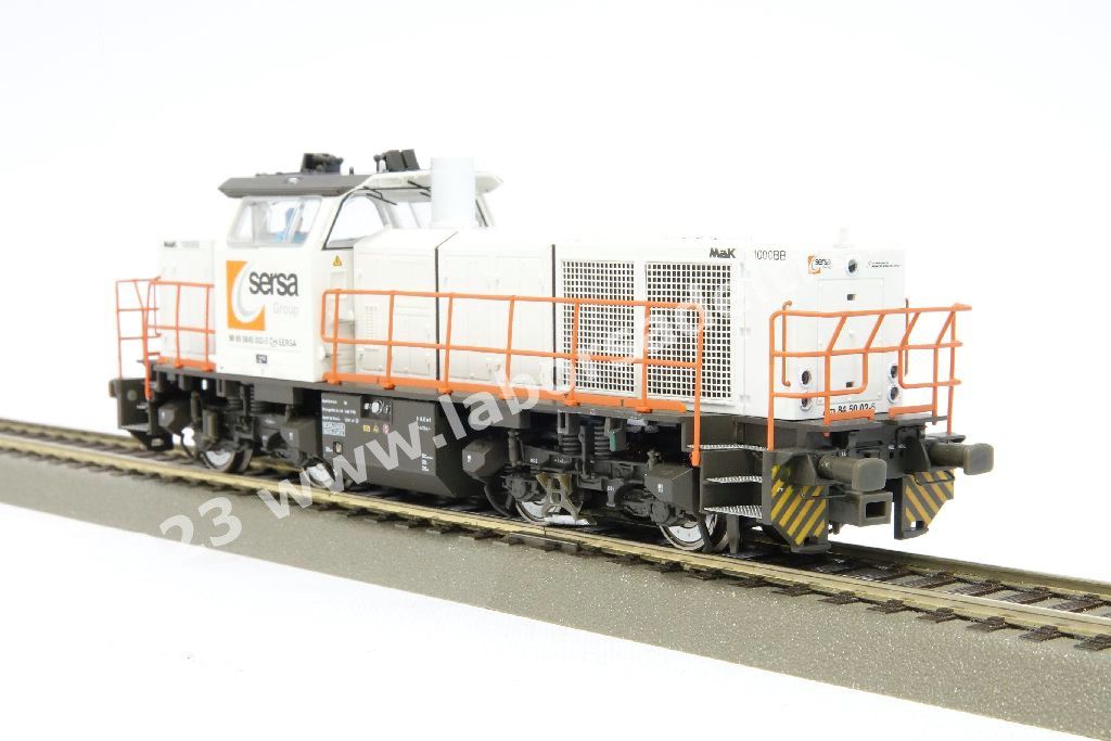 Locomotiva diesel SBB Sersa Am 845 002 (ex AM842) livrea bianca con mancorrenti arancioni, logo Sersa, epoca VI