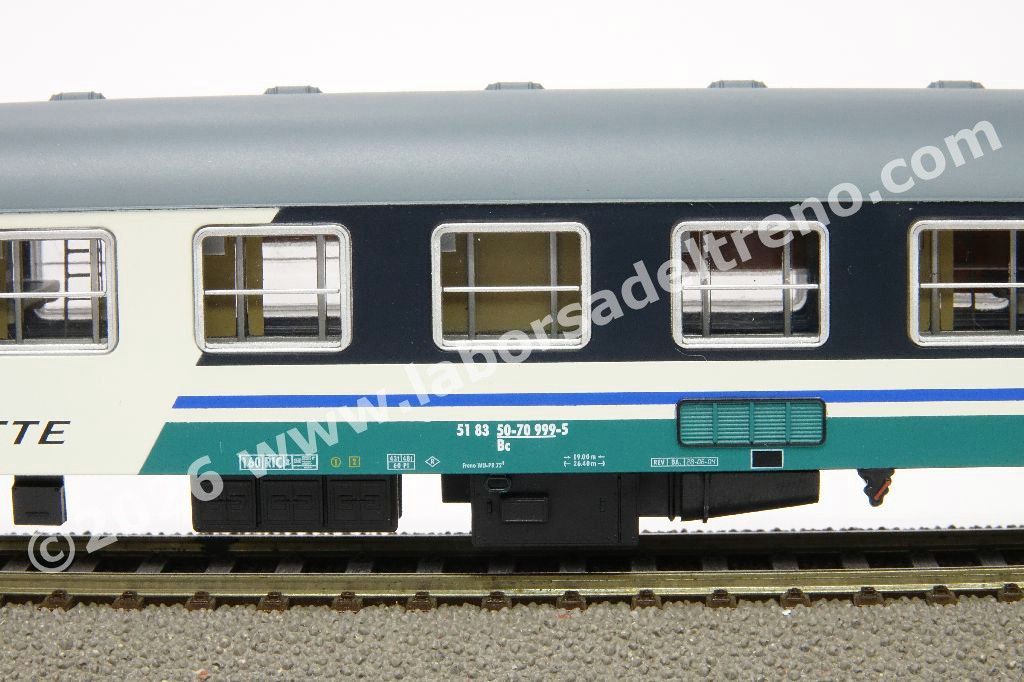 Set 2 'Treno Notturno' FS Trenitalia composto da una cuccetta tipo X 1975 careanta di 2° cl.  e una cuccetta tipo X 1968 senza carenatura di 2° cl., livrea XMPR, logo Trenitalia, ep. V/VI
