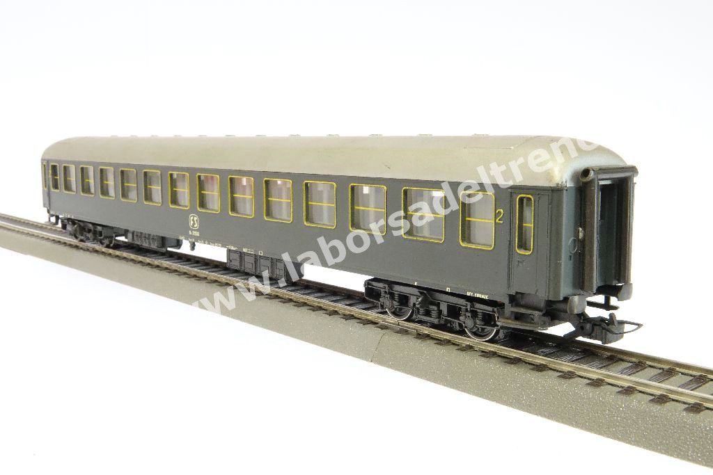 Carrozza passeggeri FS, tipo X Bz 25500, logo a televisore, livrea grigio ardesia, epoca III/IV