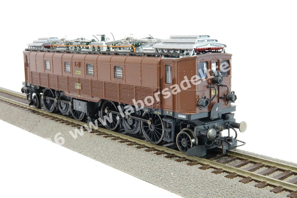 Loco el. Be 4/6 delle SBB, livrea marrone, ep. II/III