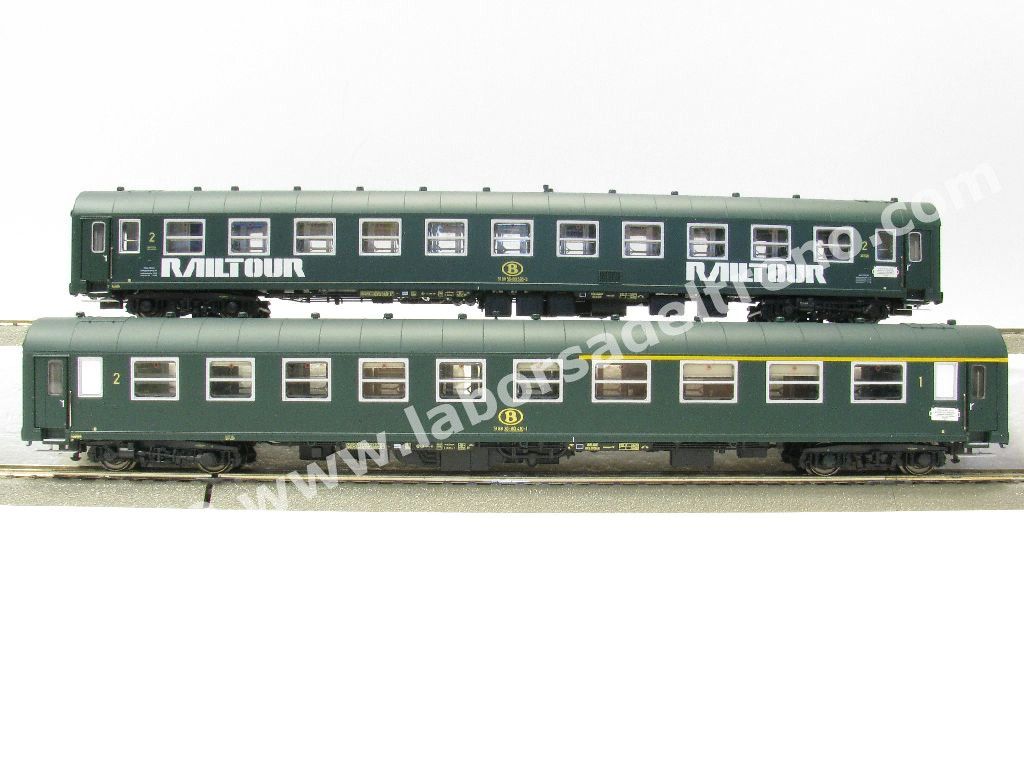 Set 3 'Freccia del Sole' Bruxelles-Riccione SNCB con due cuccette tipo I5 di 2° cl. una blu/azzurra e un verde, una mista 1°/2° cl. Tipo I4, e una carrozza CIWL ristorante, logo RAILTOUR bianca, epoca IV
