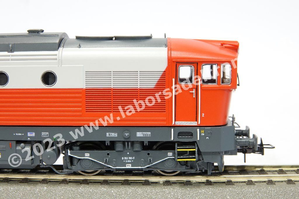 Locomotiva diesel pesante HUPAC D 753, livrea rosso/bianca telaio grigio scuro, epoca VI