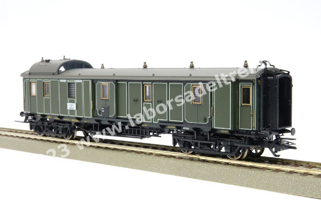 Convoglio 'Bavarian Express' delle K.Bay.Sts.B con vaporiera S 3/6 'Hochhaxige', tre carrozze di 3° cl., una mista di 1°/2° cl. E un bagagliaio in livrea crema/verde, epoca I - MFX Digital Sound