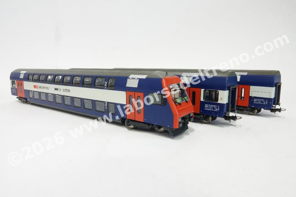 Set tre carrozze a due piani SBB S-Banh Zurich, due di 2° cl. di cui una pilota e una mista 1°/2° cl., livrea blu con porte rosse, epoca VI
