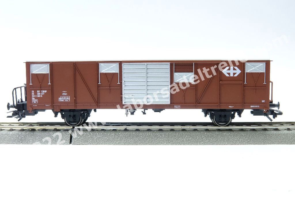 Convoglio merci SBB composto da un carro Eaos, un carro chiuso, un carro refrigerato e uno trasporto auto con carico, epoca IV - Insider Club 2018