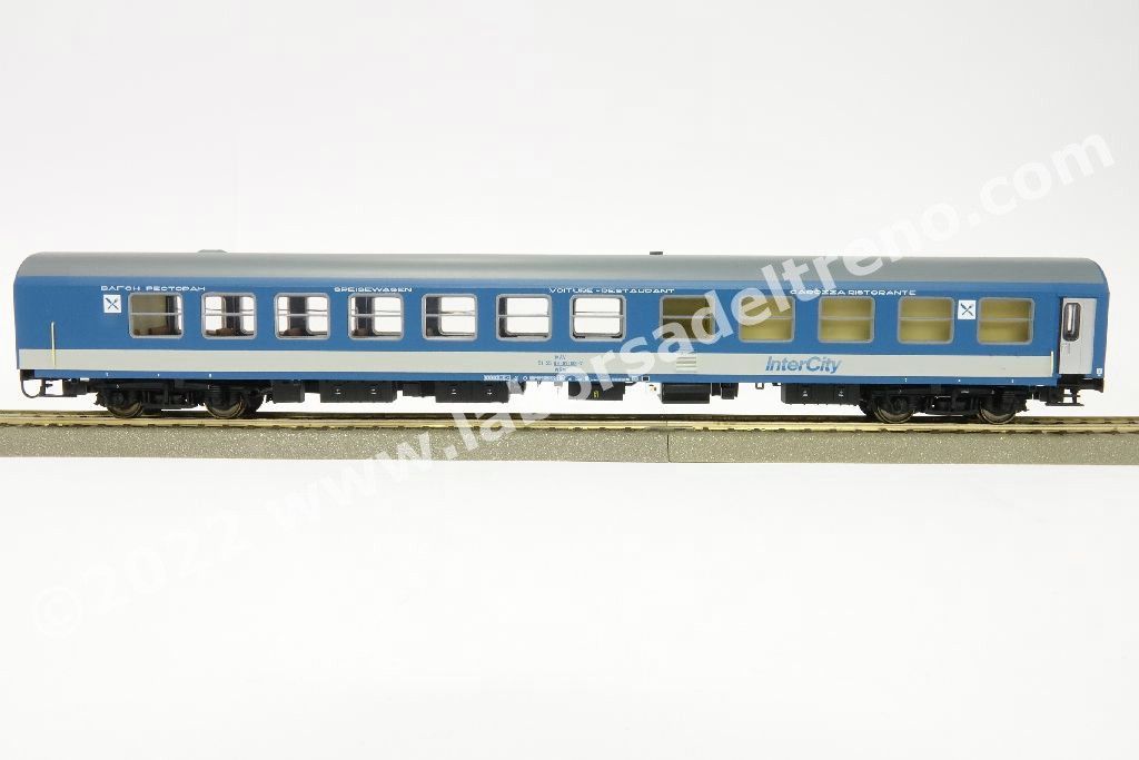 Set Intercity MAV, con una 1a cl. Apee, una 2a cl. Bpee e una ristorante tipo Bautzen, livrea IC, ep. V/VI