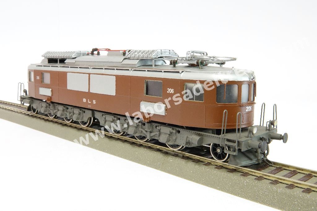 Loco elettrica Ae 6/8 della BLS, livrea marrone, ep. III/IV - realizzazione in ottone