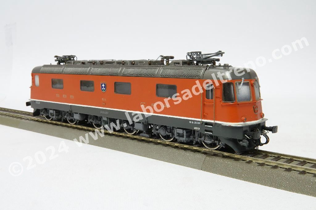 Locomotiva elettrica SBB Re 6/6 11674 'Murgenthal', fanali tondi, livrea rossa, epoca IV/V