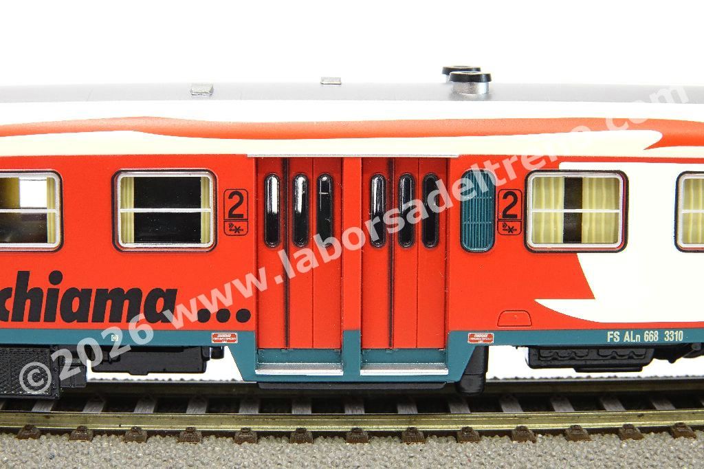 Automotrice diesel FS Aln 668 serie 3000, livrea pubblicitaria Kimbo rossa, ep. V